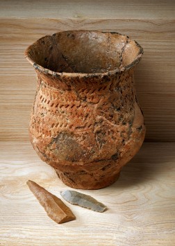 Beigaben aus einem Grab der ausgehenden Jungsteinzeit um die Mitte des 3. vorchristlichen Jahrtausends. Foto: Jürgen Vogel/LVR-Landesmuseum Bonn