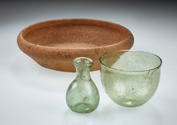 Beigaben aus dem sp&auml;tantiken Kindergrab in Kerpen-Blatzheim, Rhein-Erft-Kreis. Foto: J&uuml;rgen Vogel/LVR-Landesmuseum Bonn