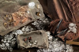 Werkzeug, Schleifsteine und Bergkristalle