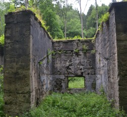 Mauerreste der Pulvermühle Elisenthal in Windeck